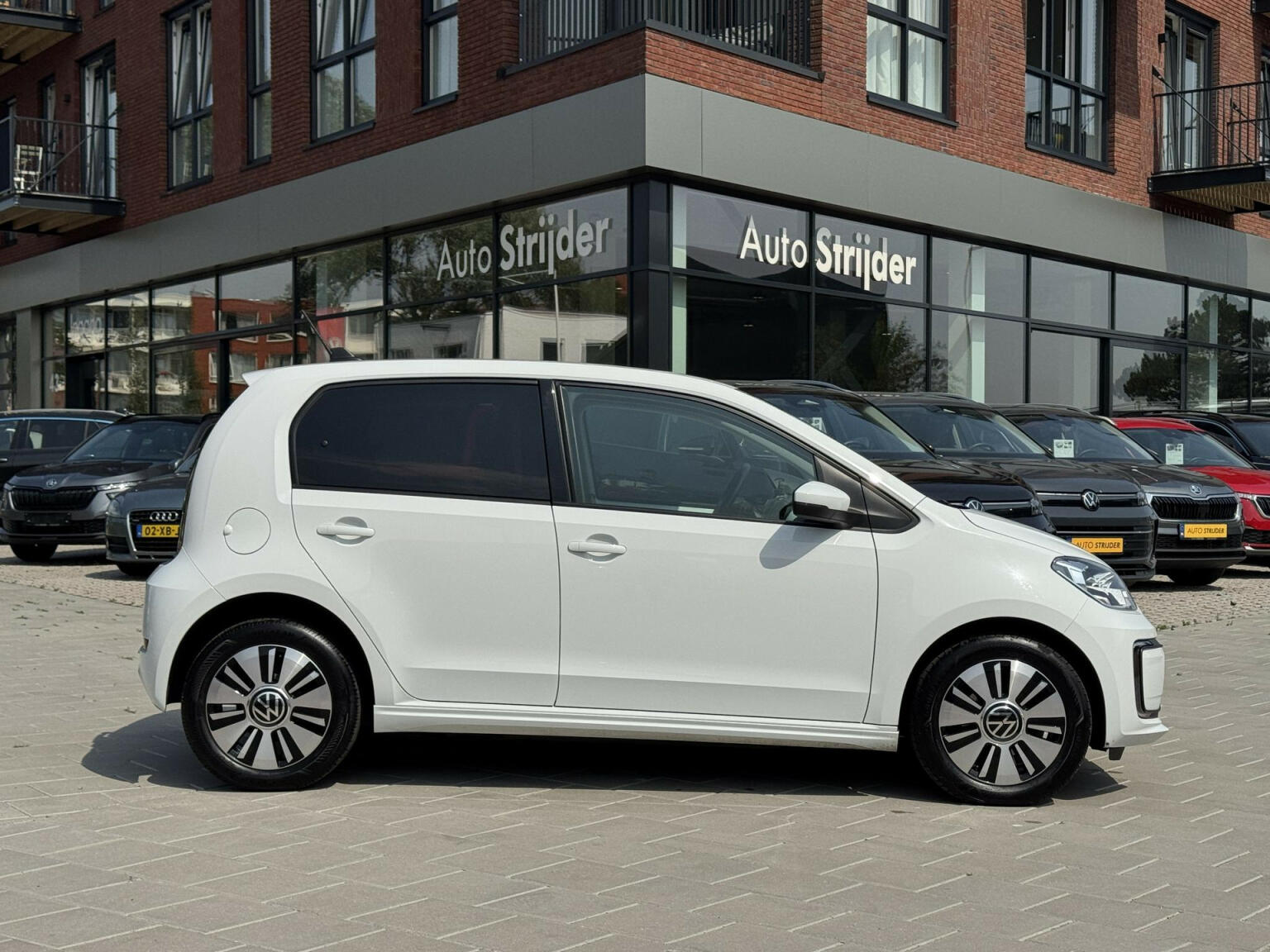 Volkswagen-e-Up!-25