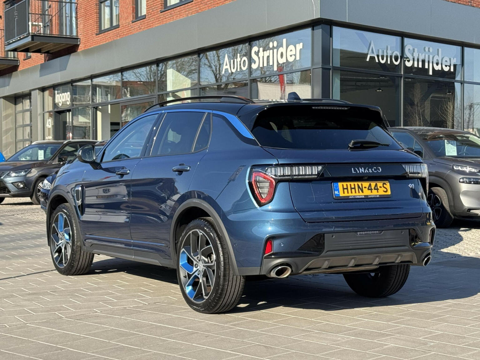 Lynk & Co-01-10