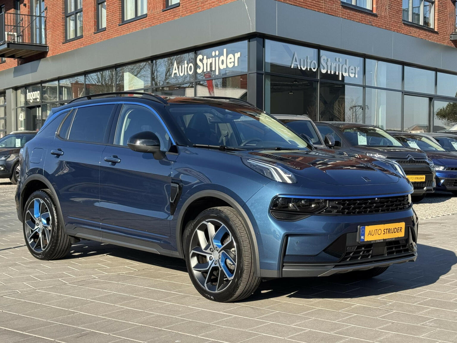 Lynk & Co-01-11