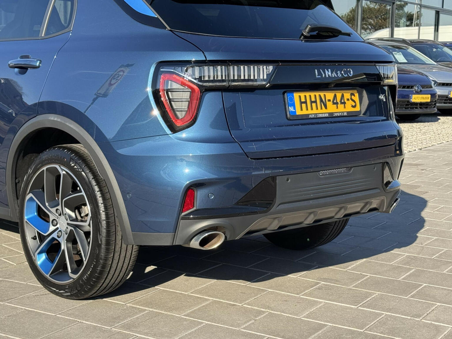 Lynk & Co-01-8