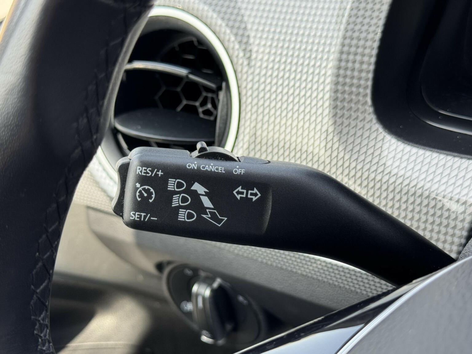 Volkswagen-e-Up!-11
