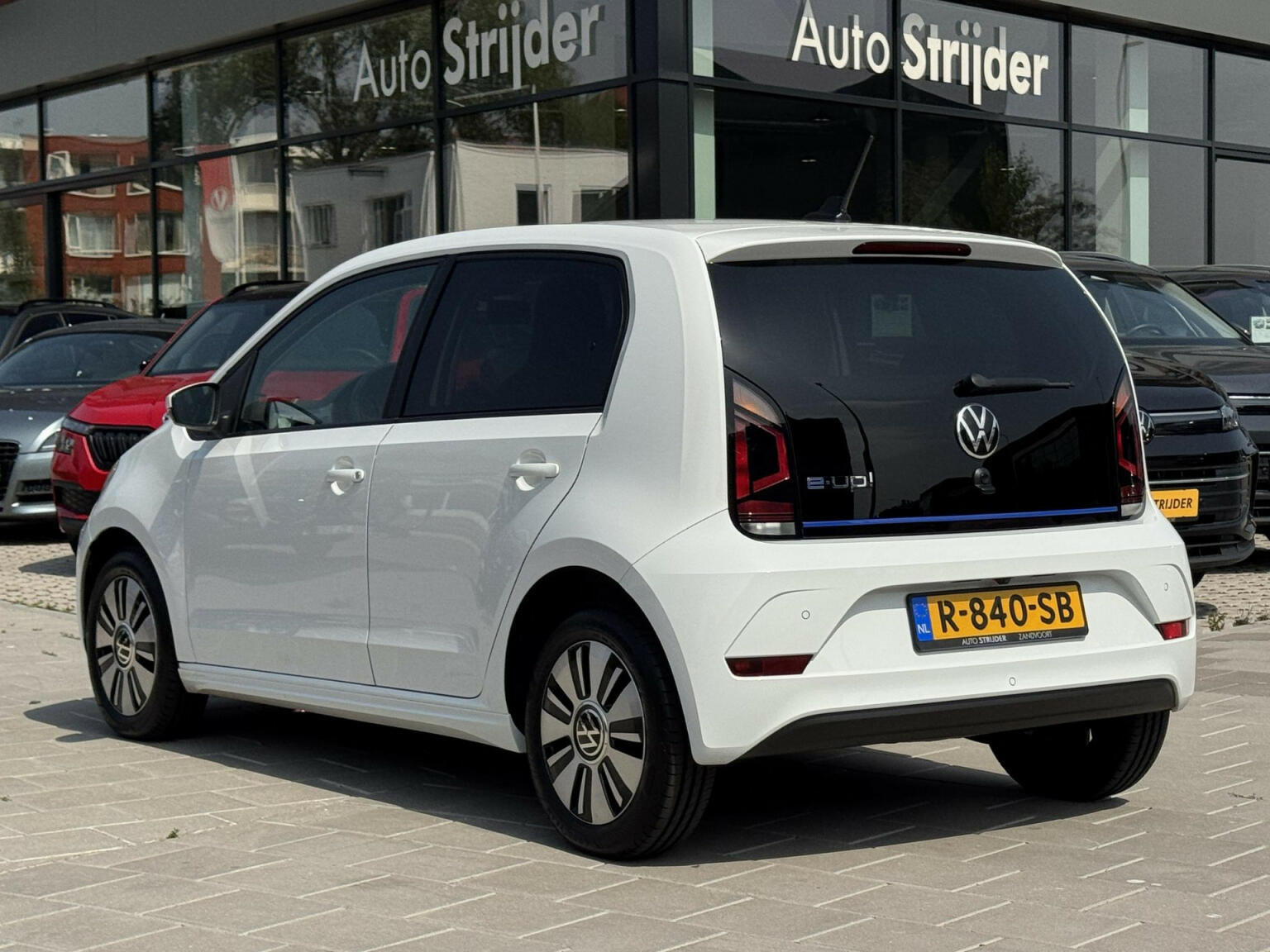 Volkswagen-e-Up!-24
